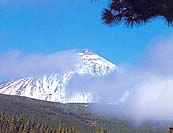 The impressive size of the Teide Volcano (3,718 meters)