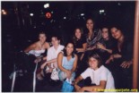 Chicas esperando el flamenco